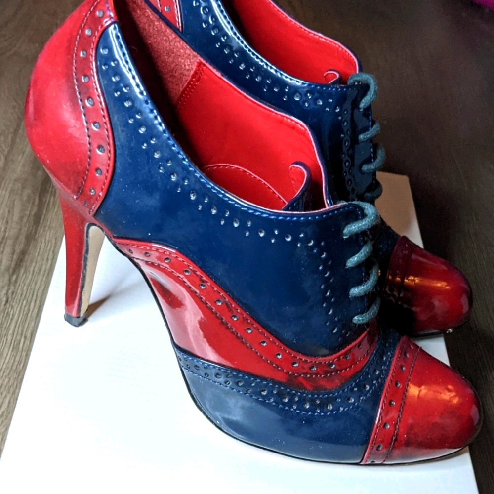 SOLD! Aldo Oxford bootie heels - Picture 2 of 6